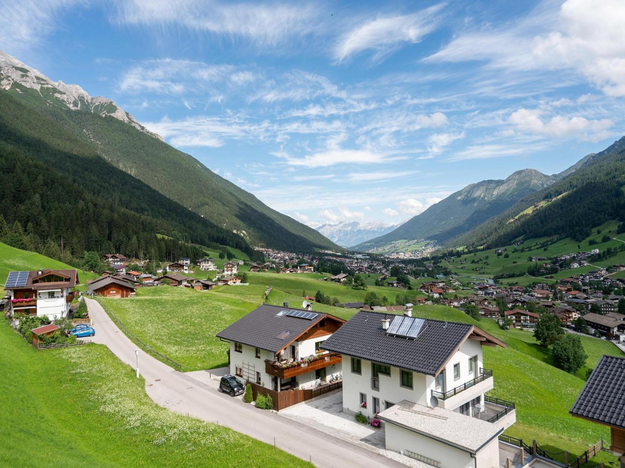 Plush Apartment With Mountain Views Neustift im Stubaital Extérieur photo